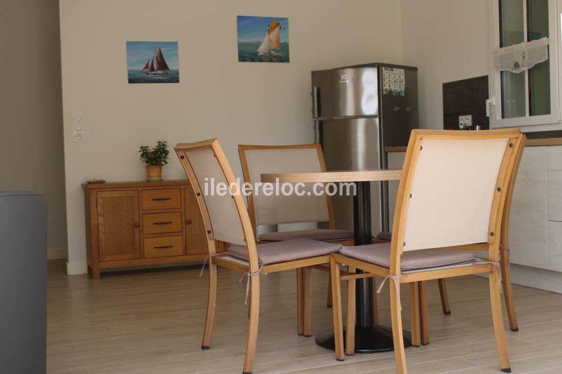 Photo 6 : CUISINE d'une maison située à Le Bois-Plage-en-Ré, île de Ré.