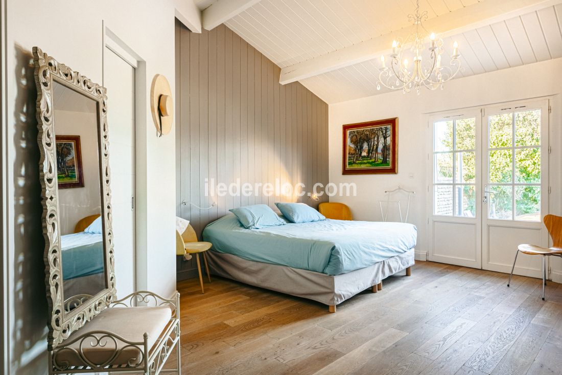 Photo 41 : CHAMBRE d'une maison située à Sainte-Marie-de-Ré, île de Ré.