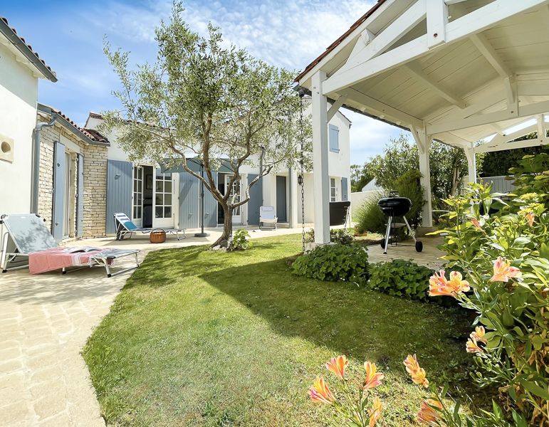 Photo 2 : EXTERIEUR d'une maison située à La Couarde-sur-mer, île de Ré.