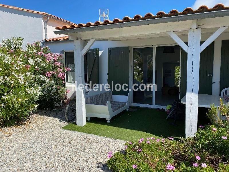 Photo 1 : EXTERIEUR d'une maison située à Ars en Ré, île de Ré.