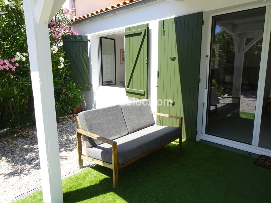 Photo 15 : EXTERIEUR d'une maison située à Ars en Ré, île de Ré.