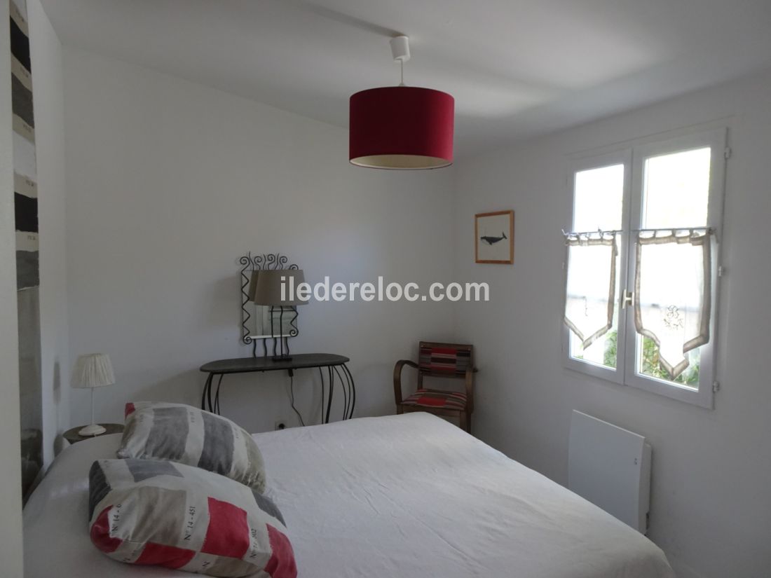 Photo 11 : CHAMBRE d'une maison située à Ars en Ré, île de Ré.