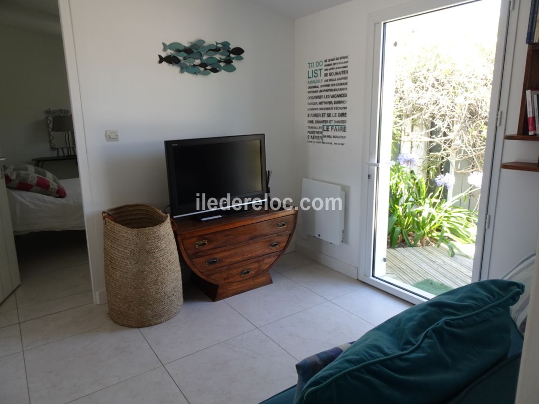 Photo 6 : SEJOUR d'une maison située à Ars en Ré, île de Ré.