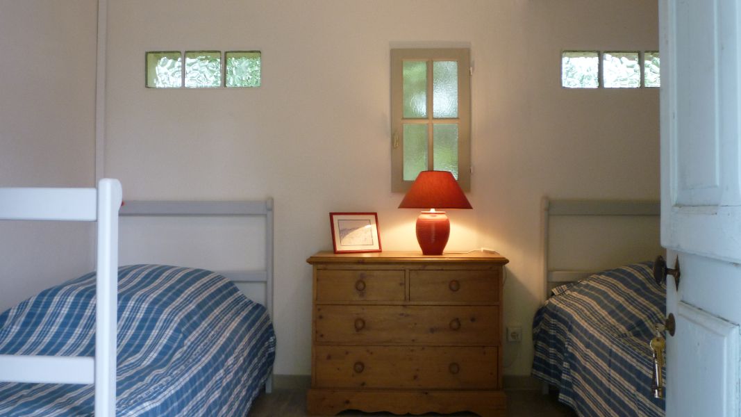 Photo 9 : CHAMBRE d'une maison située à Saint-Martin-de-Ré, île de Ré.