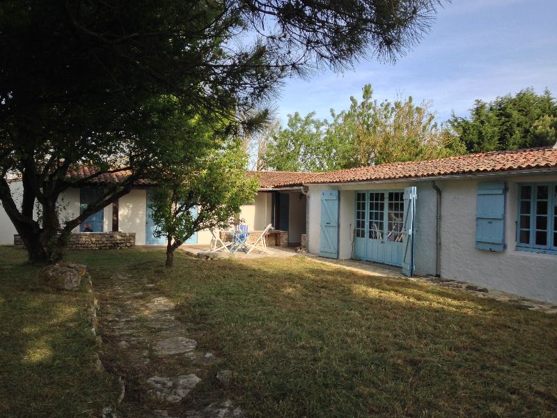 Photo 6 : EXTERIEUR d'une maison située à Saint-Martin-de-Ré, île de Ré.