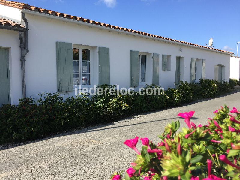 Photo 11 : EXTERIEUR d'une maison située à Sainte-Marie-de-Ré, île de Ré.