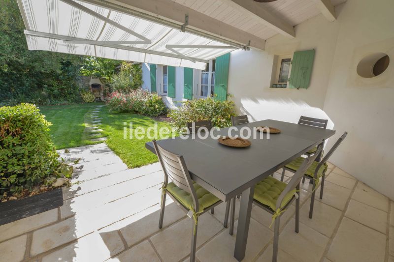 Photo 3 : TERRASSE d'une maison située à Saint-Martin-de-Ré, île de Ré.