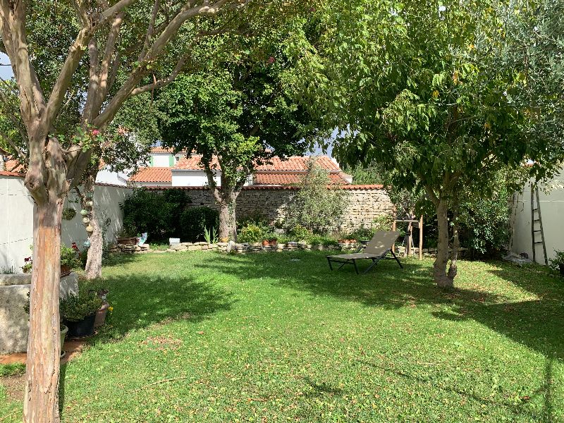 Photo 3 : JARDIN d'une maison située à Sainte-Marie-de-Ré, île de Ré.