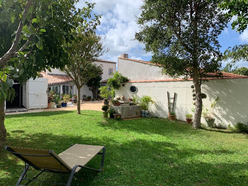 Photo 1 : JARDIN d'une maison située à Sainte-Marie-de-Ré, île de Ré.