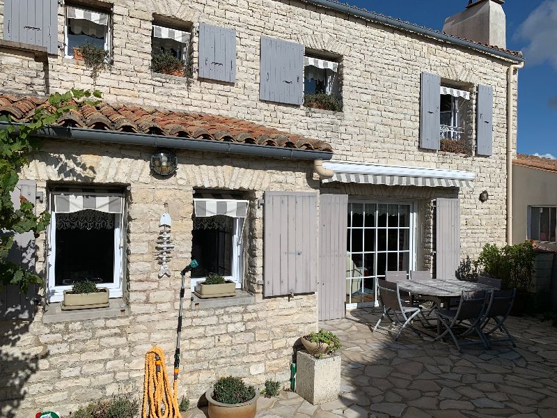 Photo 4 : EXTERIEUR d'une maison située à Sainte-Marie-de-Ré, île de Ré.