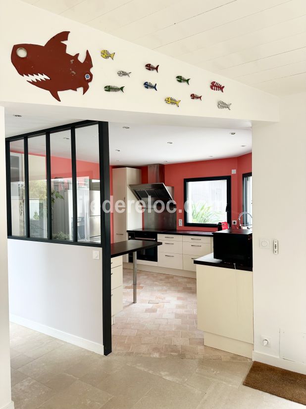 Photo 14 : CUISINE d'une maison situ&eacute;e &agrave; La Couarde-sur-mer, &icirc;le de R&eacute;.