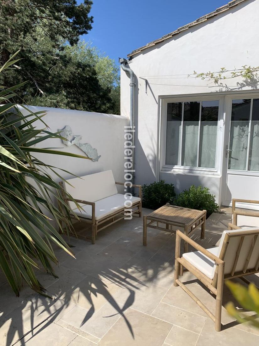 Photo 7 : TERRASSE d'une maison situ&eacute;e &agrave; La Couarde-sur-mer, &icirc;le de R&eacute;.