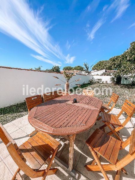 Photo 30 : TERRASSE d'une maison située à Loix, île de Ré.