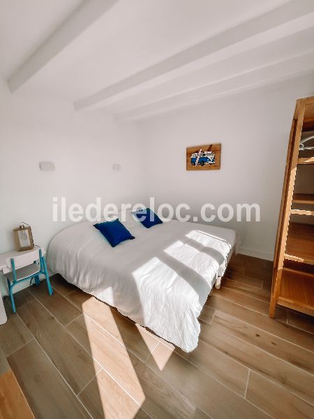 Photo 17 : CHAMBRE d'une maison située à Loix, île de Ré.