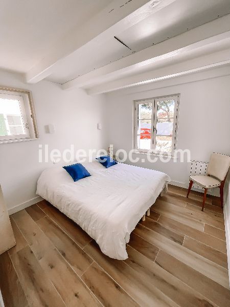 Photo 20 : CHAMBRE d'une maison située à Loix, île de Ré.