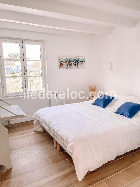 Photo 13 : CHAMBRE d'une maison située à Loix, île de Ré.