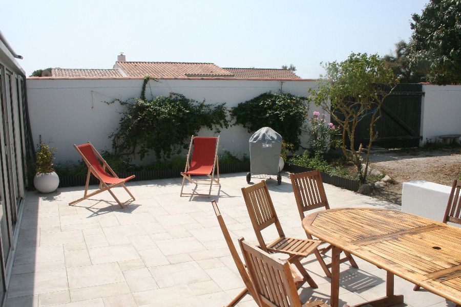 Photo 4 : TERRASSE d'une maison située à Saint-Clement, île de Ré.
