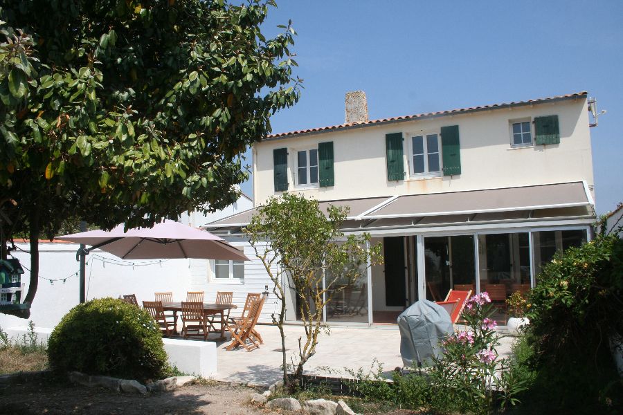 Photo 2 : TERRASSE d'une maison située à Saint-Clément-des-Baleines, île de Ré.