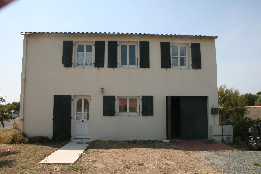 Photo 2 : EXTERIEUR d'une maison située à Saint-Clement, île de Ré.