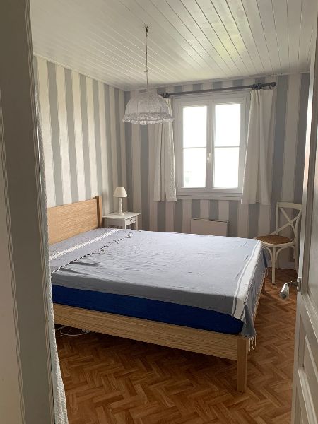 Photo 11 : CHAMBRE d'une maison située à Saint-Clement, île de Ré.