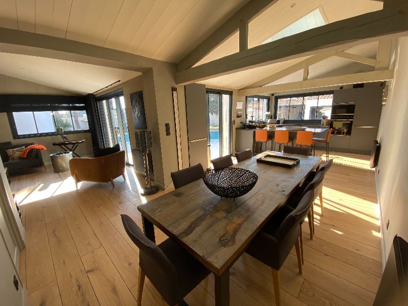 Photo 5 : CUISINE d'une maison située à La Couarde-sur-mer, île de Ré.