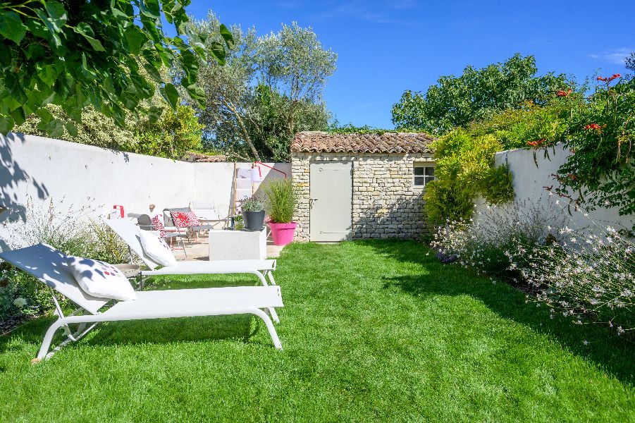 Photo 3 : JARDIN d'une maison située à Le Bois-Plage, île de Ré.