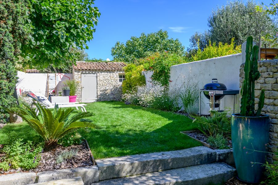 Photo 2 : JARDIN d'une maison située à Le Bois-Plage, île de Ré.