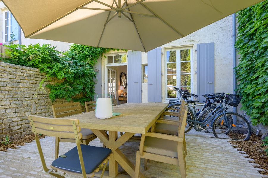 Photo 5 : TERRASSE d'une maison située à Le Bois-Plage, île de Ré.