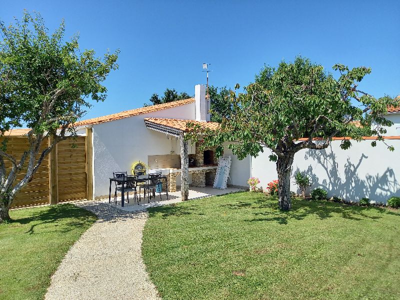 Photo 2 : JARDIN d'une maison située à Ars en Ré, île de Ré.