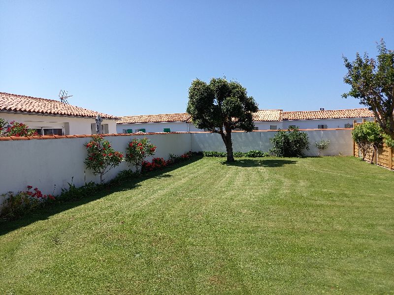 Photo 4 : JARDIN d'une maison située à Ars en Ré, île de Ré.