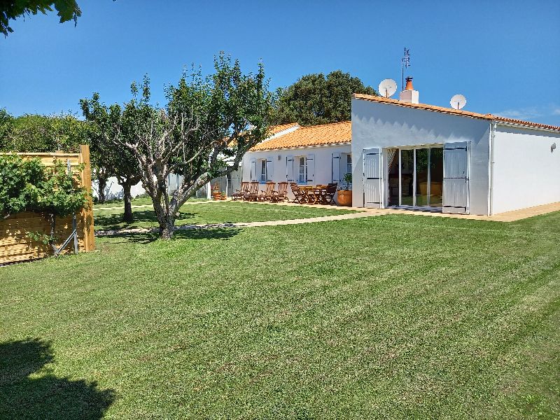 Photo 3 : JARDIN d'une maison située à Ars en Ré, île de Ré.