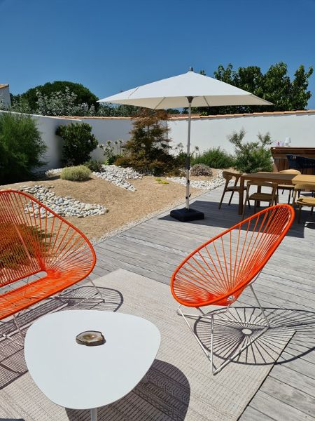 Photo 3 : TERRASSE d'une maison située à Ars en Ré, île de Ré.