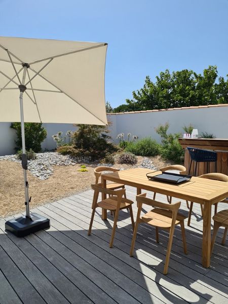 Photo 9 : TERRASSE d'une maison située à Ars en Ré, île de Ré.