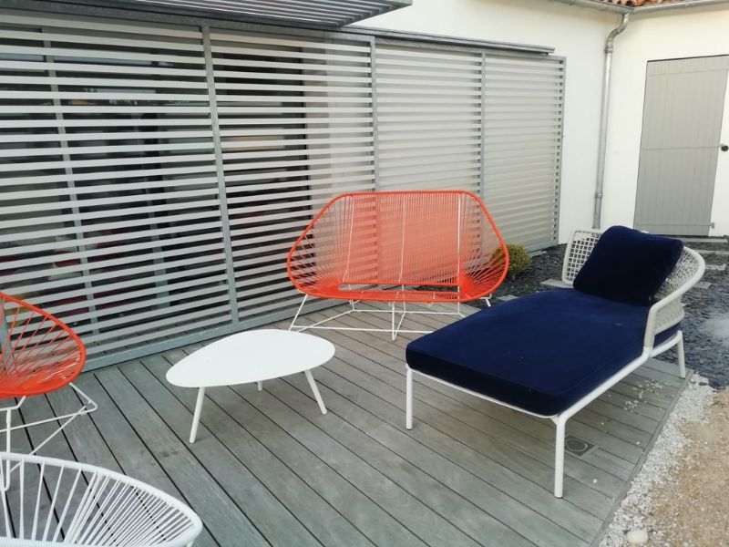 Photo 11 : TERRASSE d'une maison située à Ars en Ré, île de Ré.