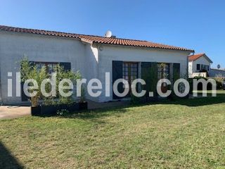 Photo 1 : EXTERIEUR d'une maison située à Les Portes, île de Ré.