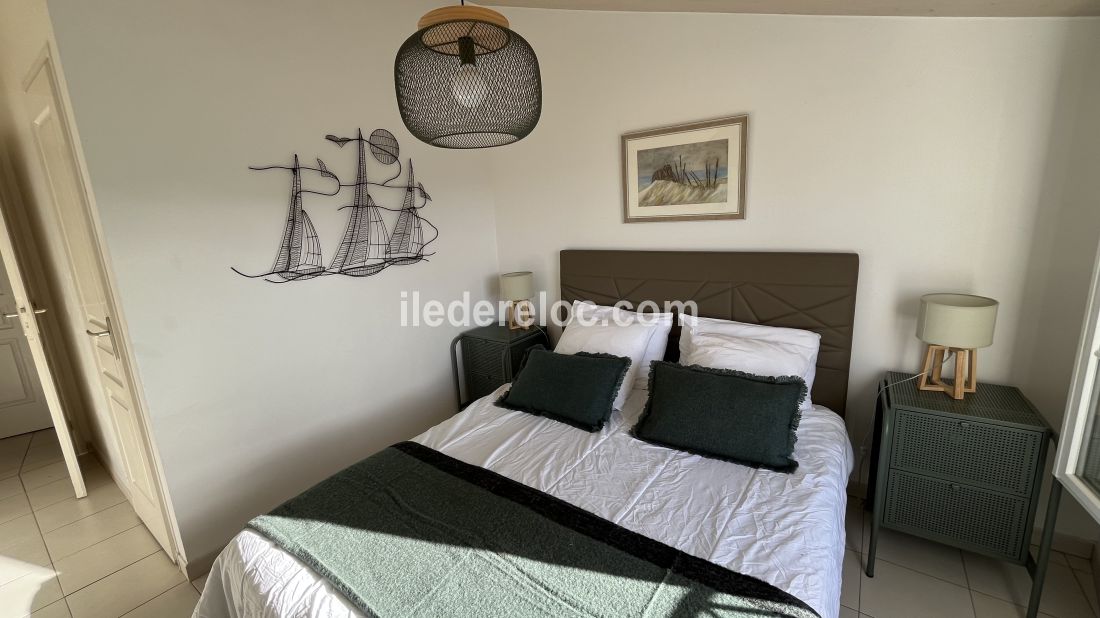 Photo 10 : CHAMBRE d'une maison situ&eacute;e &agrave; Le Bois-Plage-en-R&eacute;, &icirc;le de R&eacute;.