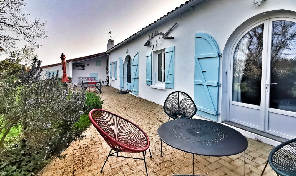 Photo 6 : TERRASSE d'une maison située à Saint-Martin, île de Ré.