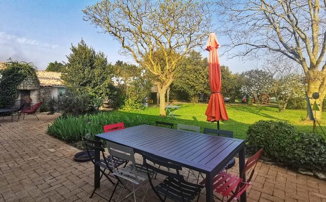 Photo 7 : TERRASSE d'une maison située à Saint-Martin, île de Ré.