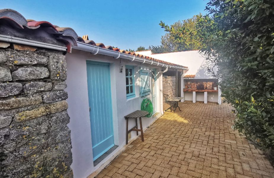 Photo 8 : TERRASSE d'une maison située à Saint-Martin, île de Ré.