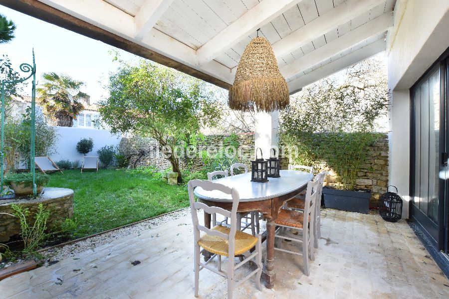 Photo 1 : EXTERIEUR d'une maison située à La Couarde, île de Ré.