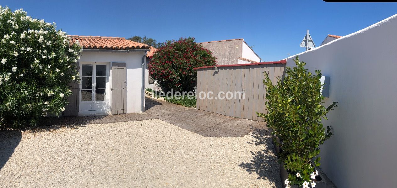 Photo 26 : EXTERIEUR d'une maison située à La Couarde-sur-mer, île de Ré.