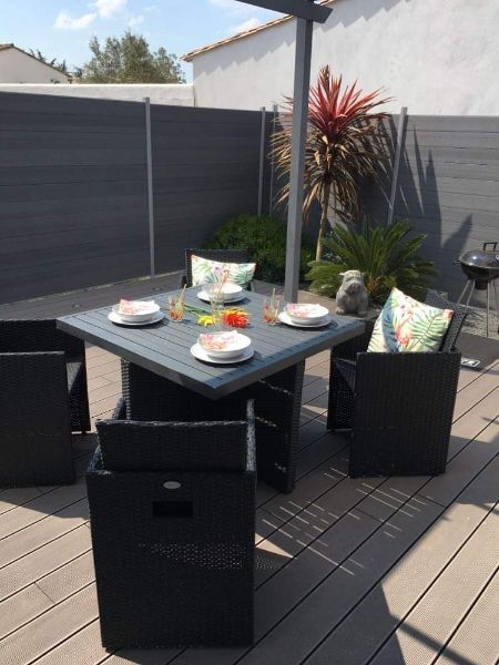 Photo 2 : TERRASSE d'une maison située à Le Bois-Plage-en-Ré, île de Ré.