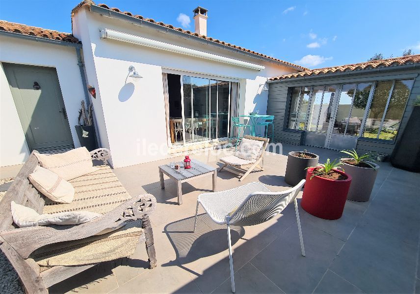 Photo 2 : TERRASSE d'une maison située à La Couarde, île de Ré.