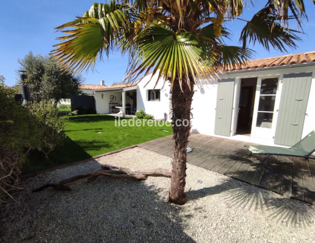 Photo 1 : JARDIN d'une maison située à La Couarde, île de Ré.