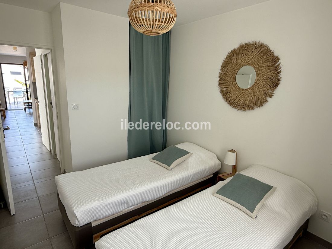 Photo 19 : CHAMBRE d'une maison située à Le Bois-Plage-en-Ré, île de Ré.