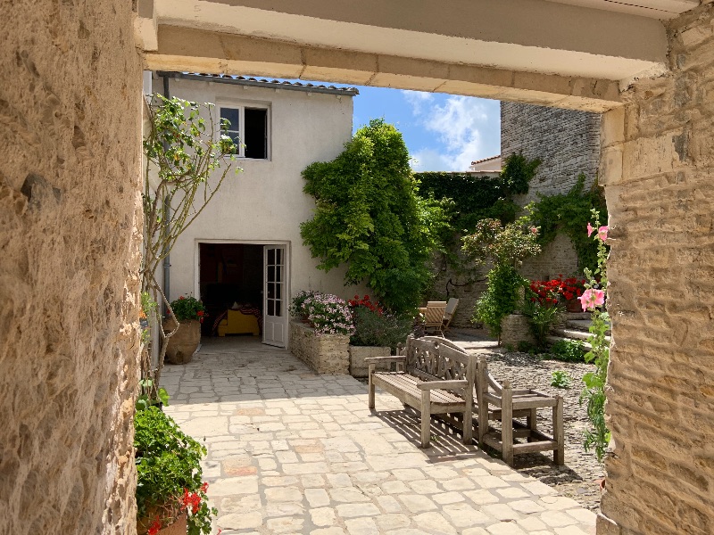 Photo 11 : EXTERIEUR d'une maison située à La Couarde-sur-mer, île de Ré.