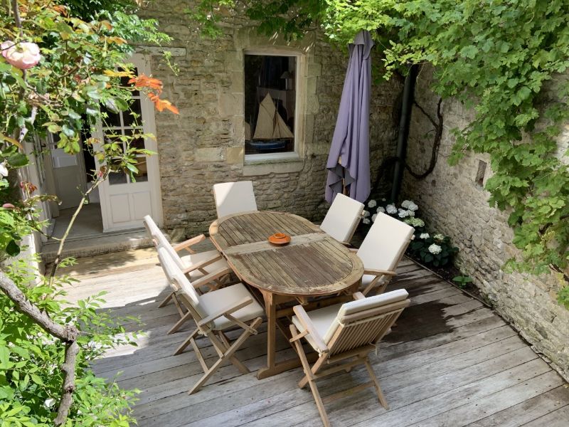 Photo 12 : TERRASSE d'une maison située à La Couarde-sur-mer, île de Ré.