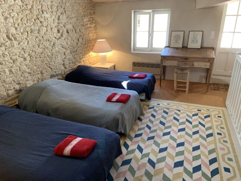 Photo 9 : CHAMBRE d'une maison située à La Couarde-sur-mer, île de Ré.