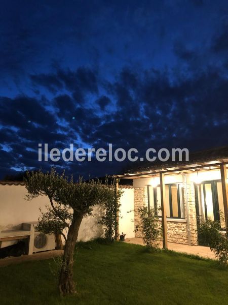 Photo 27 : EXTERIEUR d'une maison située à La Couarde-sur-mer, île de Ré.