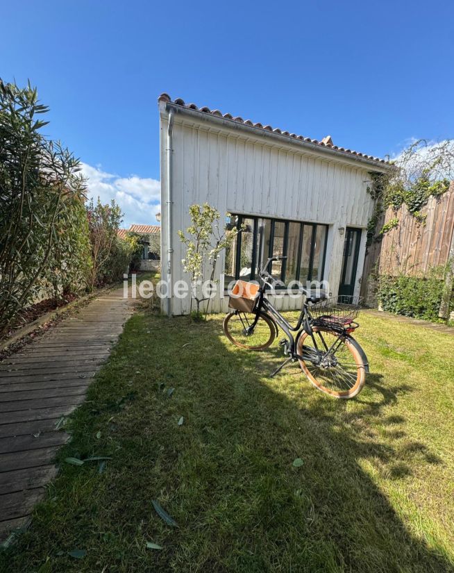 Photo 9 : EXTERIEUR d'une maison situ&eacute;e &agrave; La Couarde-sur-mer, &icirc;le de R&eacute;.